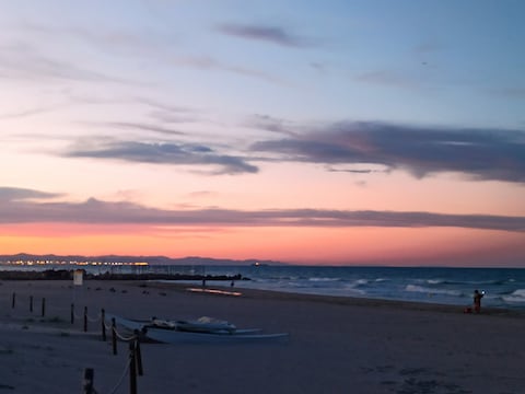 El Perellonet Beach