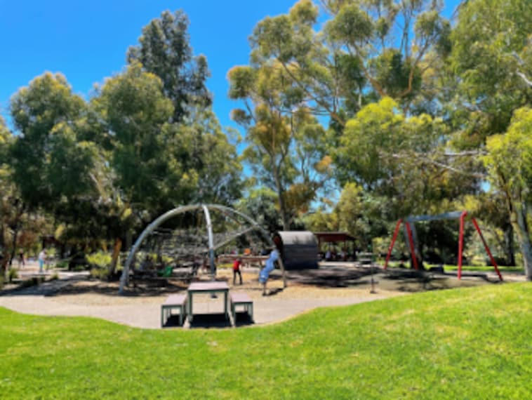 Adelaide_Bonython_Park_1