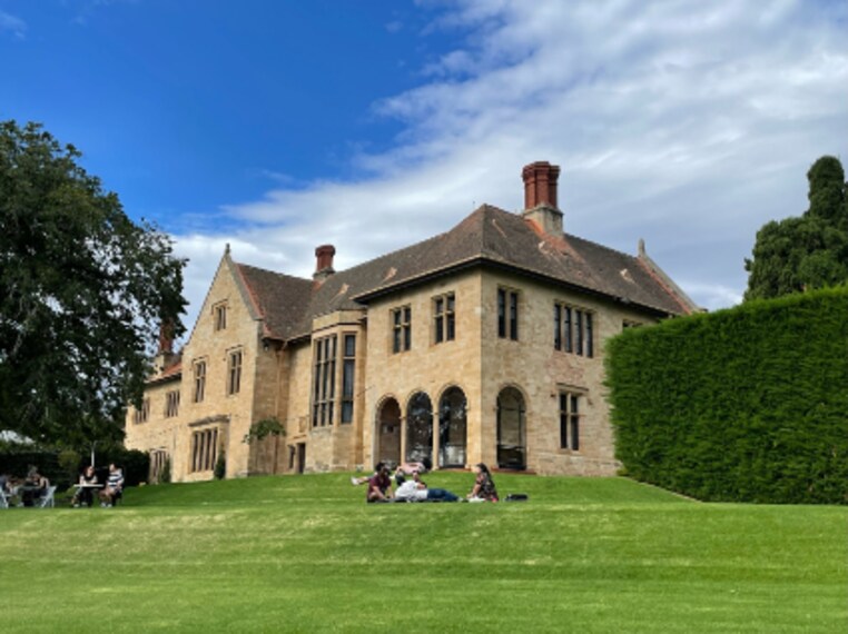 Adelaide_Carrick_Hill_1