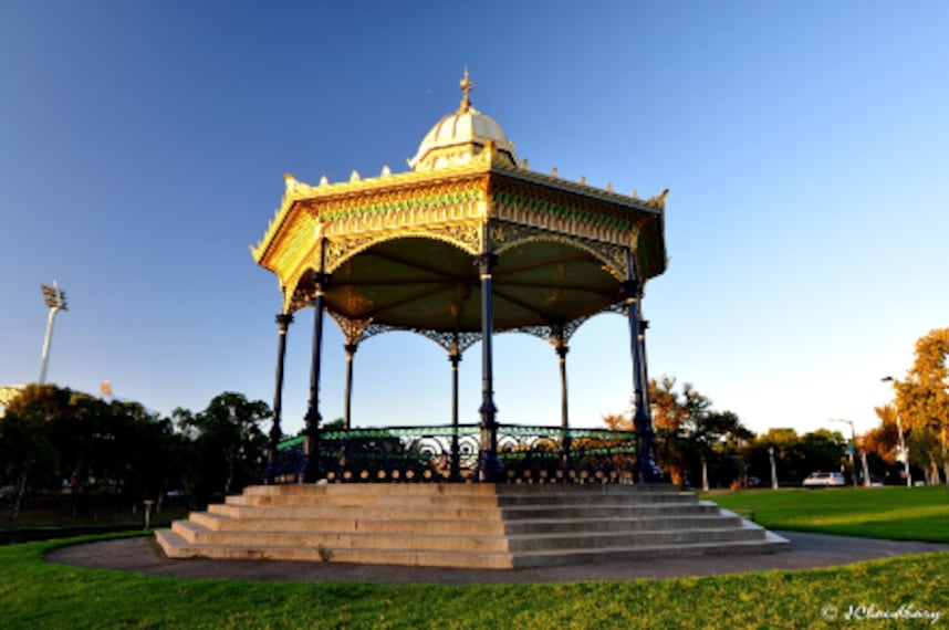 Adelaide_Elder_Park_1
