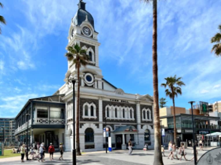 Adelaide_Glenelg_Beach_2