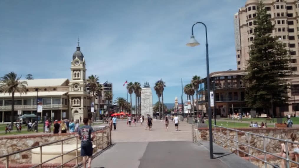 Adelaide_Glenelg_Beach_3