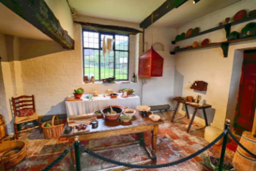 Birmingham_Blakesley_Hall_Museum_3