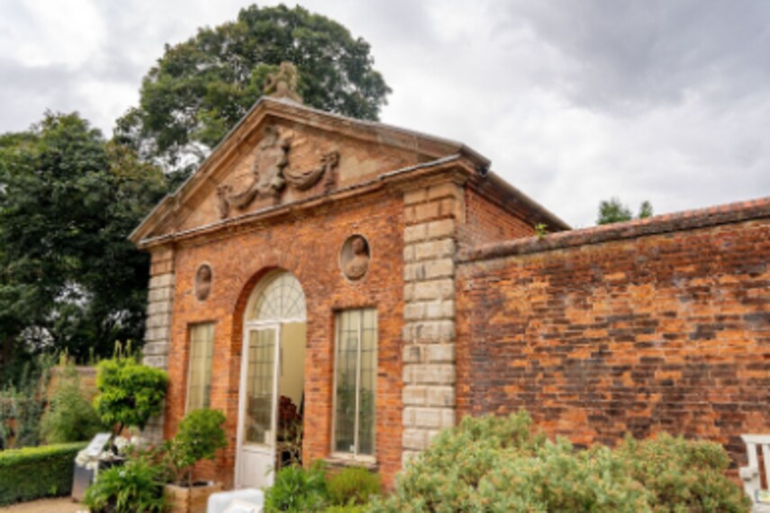 Birmingham_Castle_Bromwich_Historic_Gardens_2