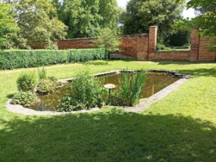 Birmingham_Castle_Bromwich_Historic_Gardens_4
