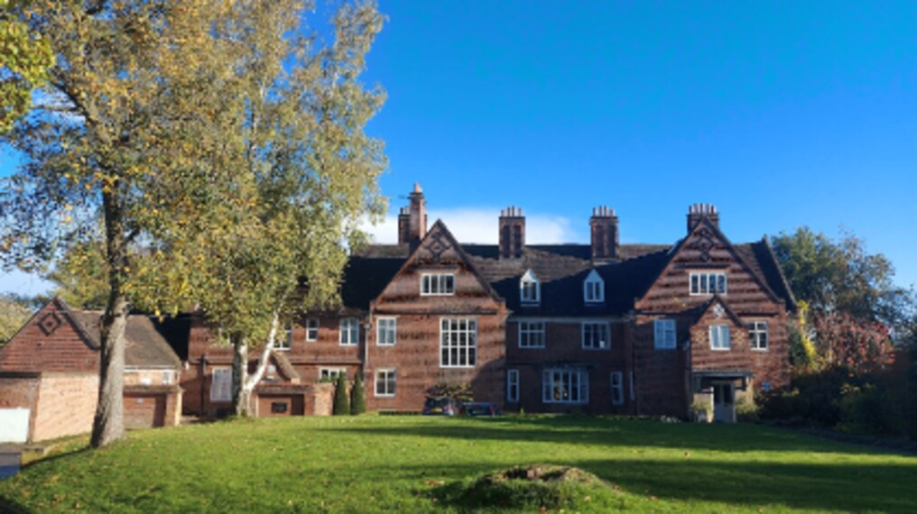 Birmingham_Winterbourne_House_&_Garden_1