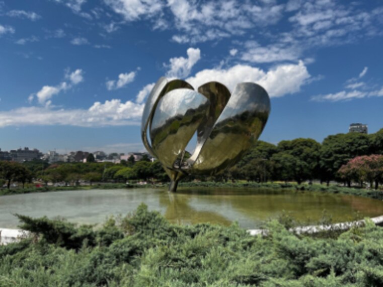 Buenos_Aires_Floralis_Generica_1