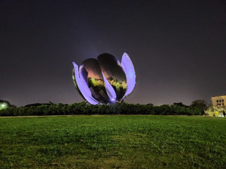 Buenos_Aires_Floralis_Generica_4