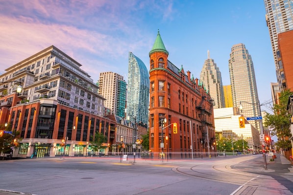 Toronto_destination_main_4