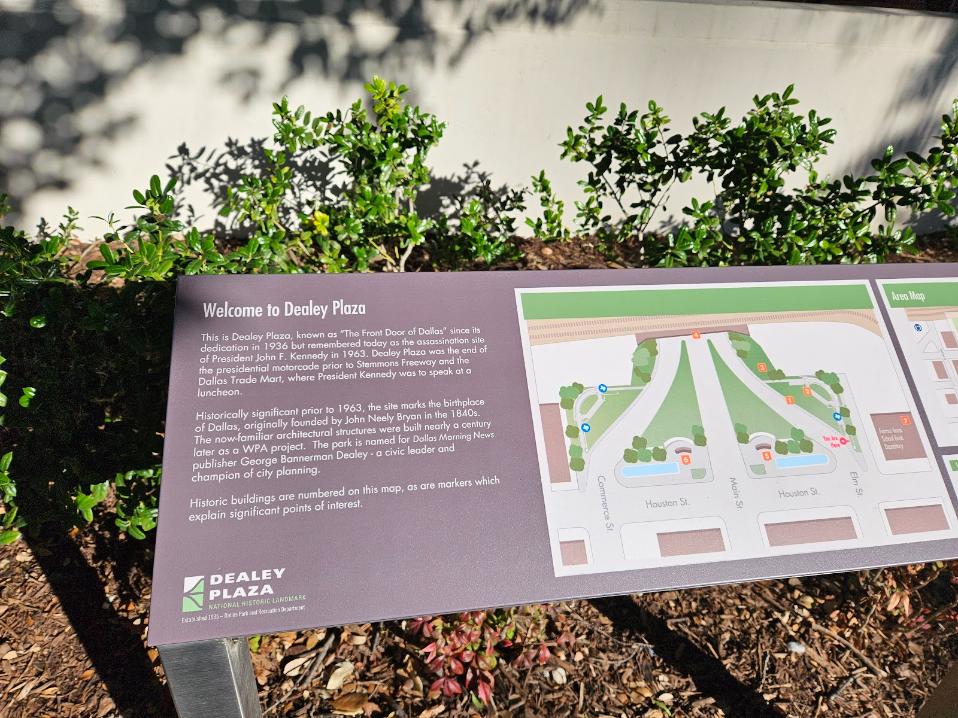 Dallas_Dealey_Plaza_8