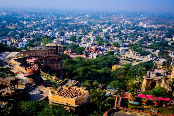 Neemrana_tv_destination_img_2