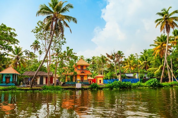 Alleppey_tv_destination_img_2