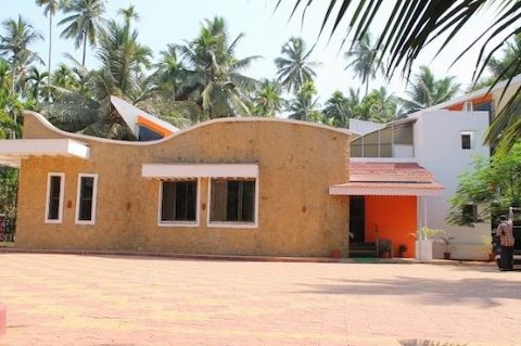 Coast Ecotel Luxury Hotel