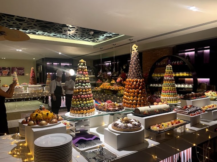 Q_Lounge_and_Restaurant_3