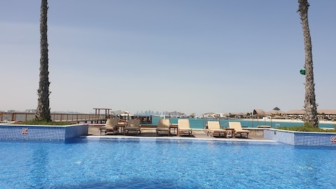 Q Lounge and Restaurant