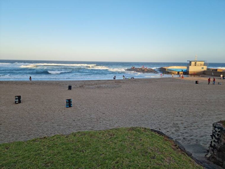 Durban_Amanzimtoti_Beach_2