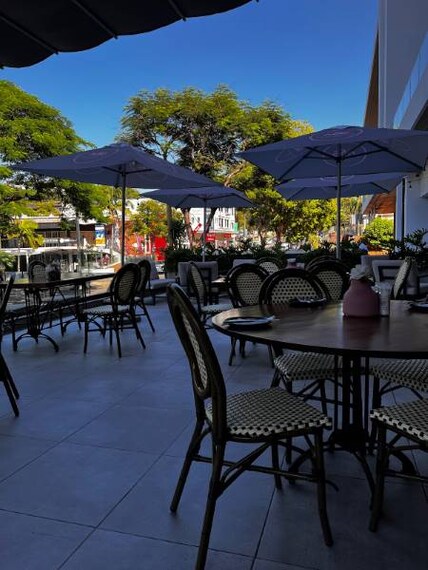 Durban_Madam_&_Sir_Florida_Road_1