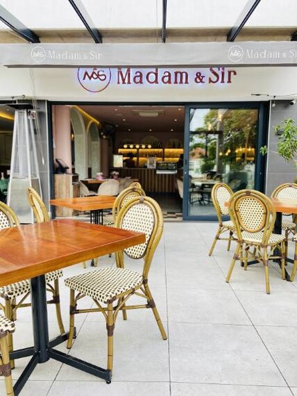 Durban_Madam_&_Sir_Florida_Road_3