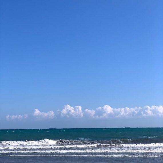 fujairah_umbrella_beach