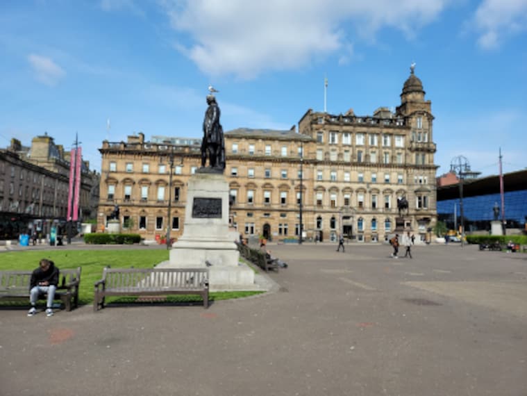 Glasgow_George_Square_2