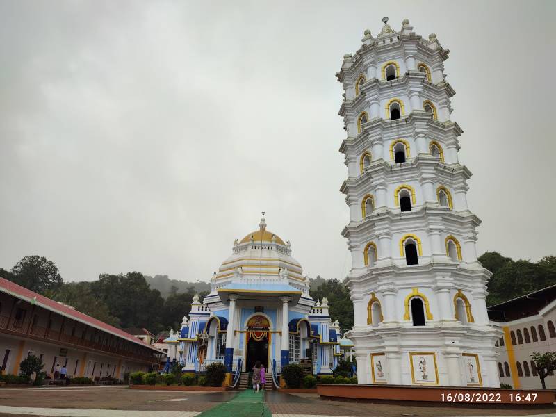 Goa_Shri_Mangueshi_Temple_2