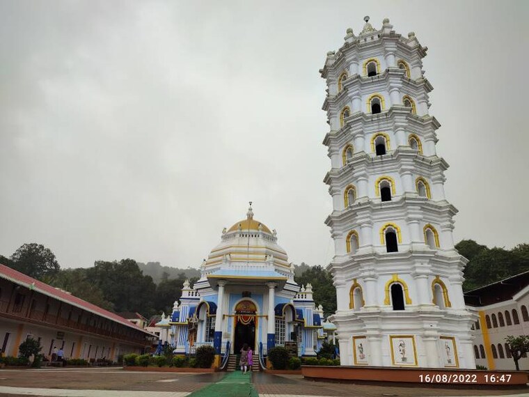 Goa_Shri_Mangueshi_Temple_2
