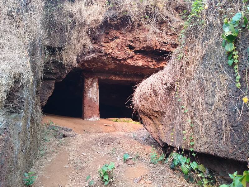 Goa_Lamgau_Caves_2