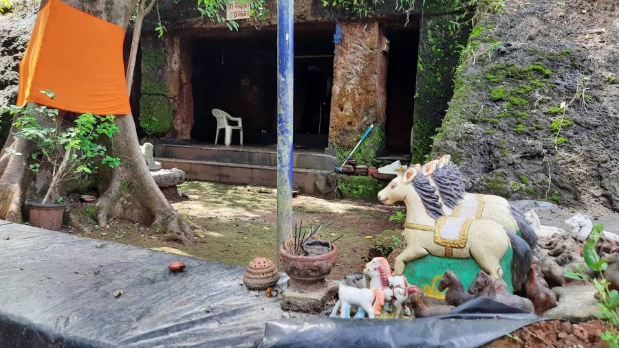 Goa_Lamgau_Caves_3