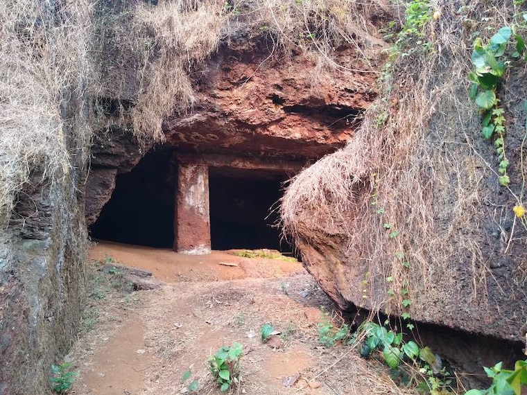 Goa_Lamgau_Caves_2