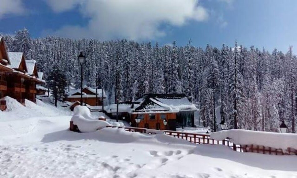 Gulmarg Cloves Restaurant Landscape Image