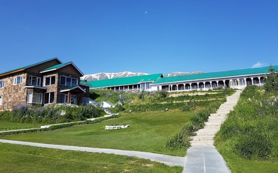 Gulmarg The Hunters Bar Landscape Image