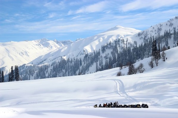 Gulmarg_mountains