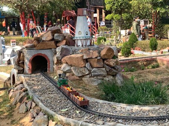 Neverenuf_garden_railway_4