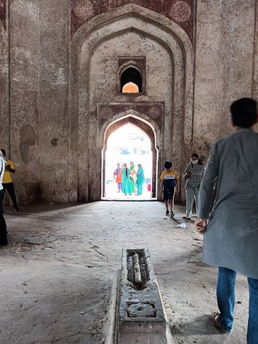 Qutub_khan_tomb_3