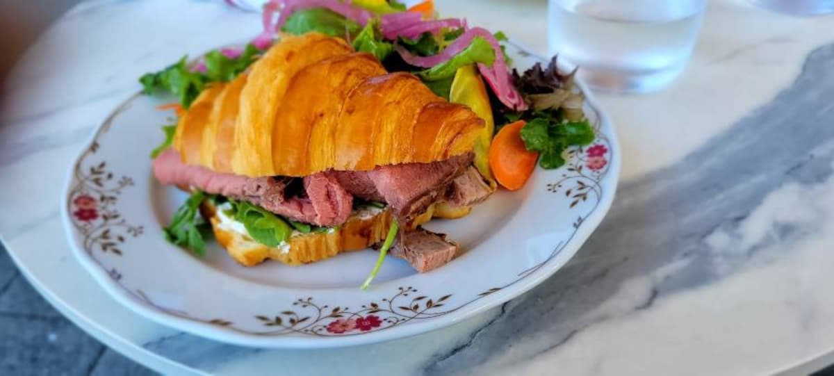 Halifax_Cafe_Lunette_2