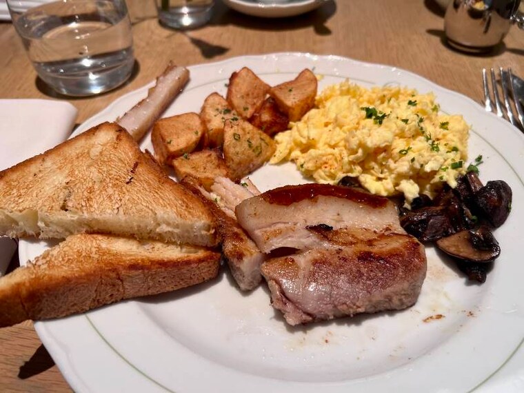 Halifax_Cafe_Lunette_7