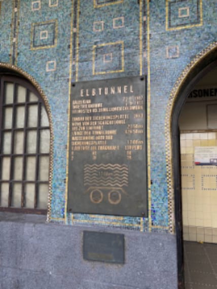 Hamburg_Alter_Elbtunnel_1