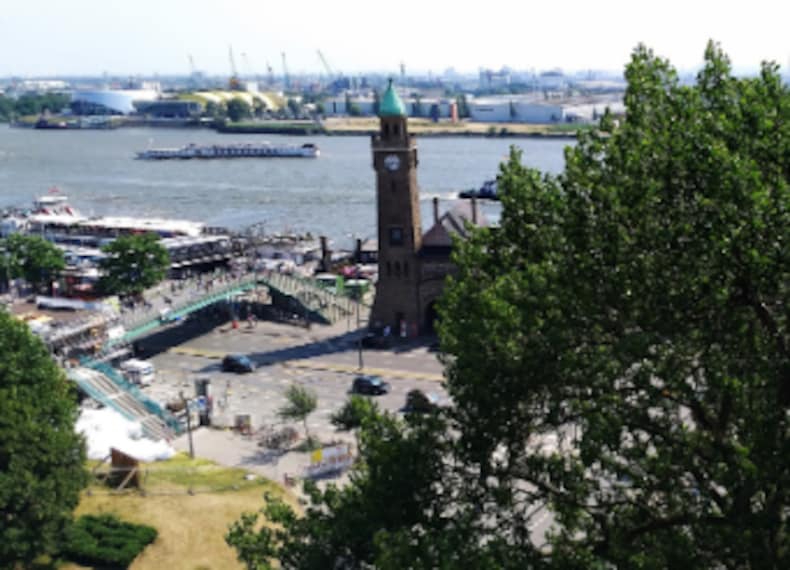 Hamburg_Elbe_Promenade_2