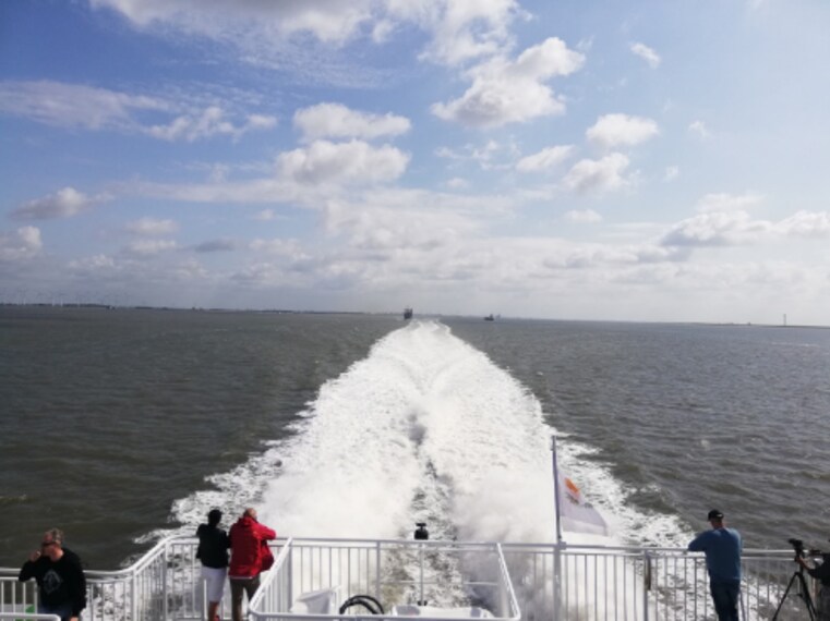 Hamburg_Elbe_River_1