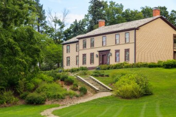 Hamilton__Battlefield_House_Museum_Park_National_Historic_Site_2