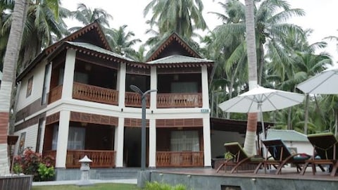 Sandyy Wavess Beach Resort