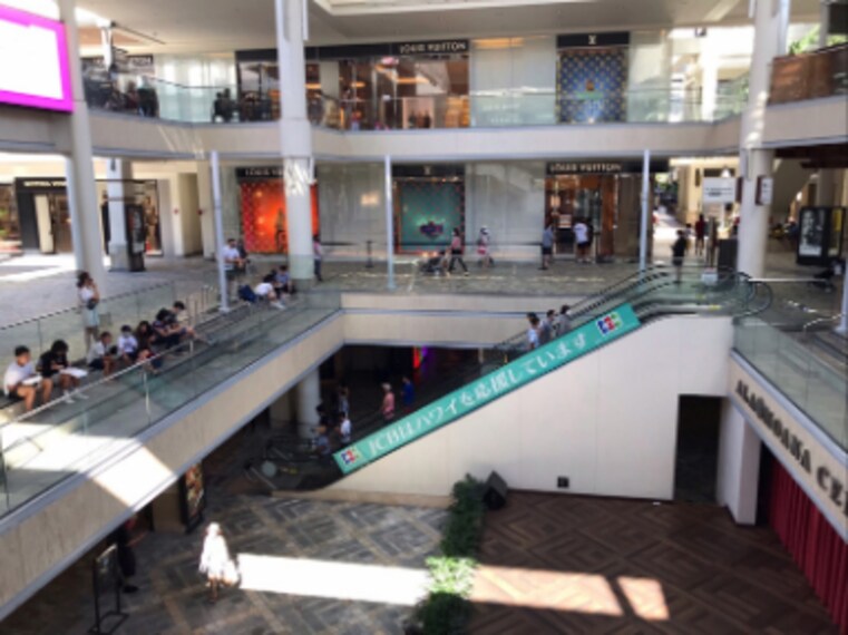Hawaii_Ala_Moana_Center_3