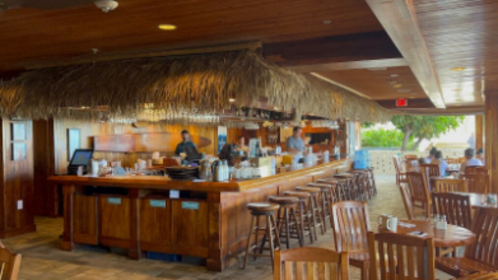 Hawaii_Dukes_Waikiki_2