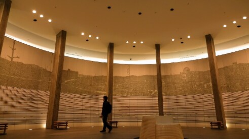Hiroshima_National_Peace_Memorial_Hall_1