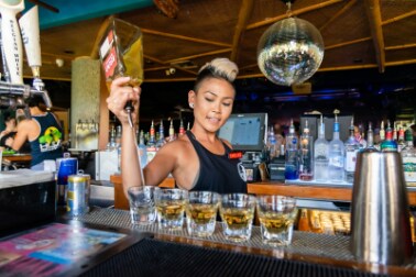 Honolulu_Hulas_Bar_Lei_Stand_1