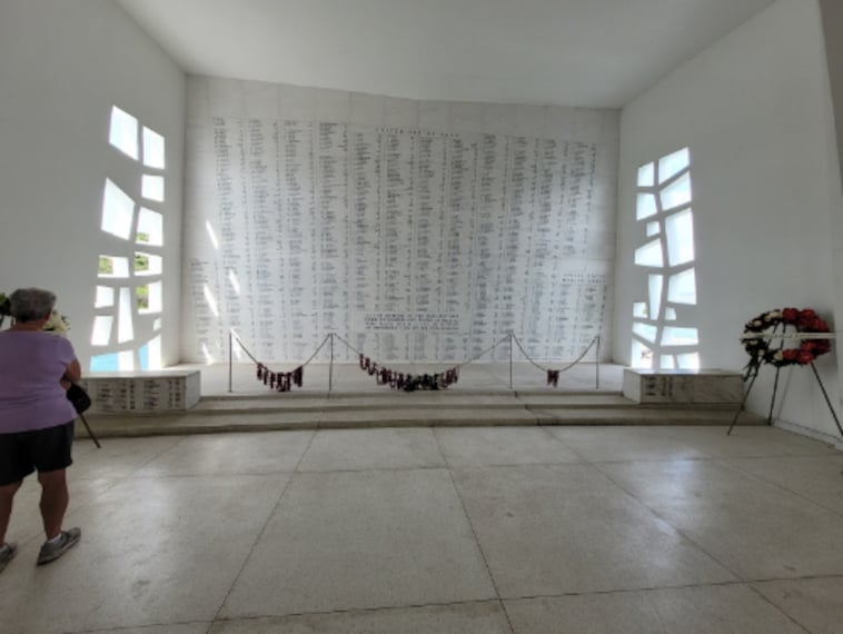 Honolulu_Arizona_Memorial_3