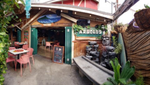Arnold�s Beach Bar
