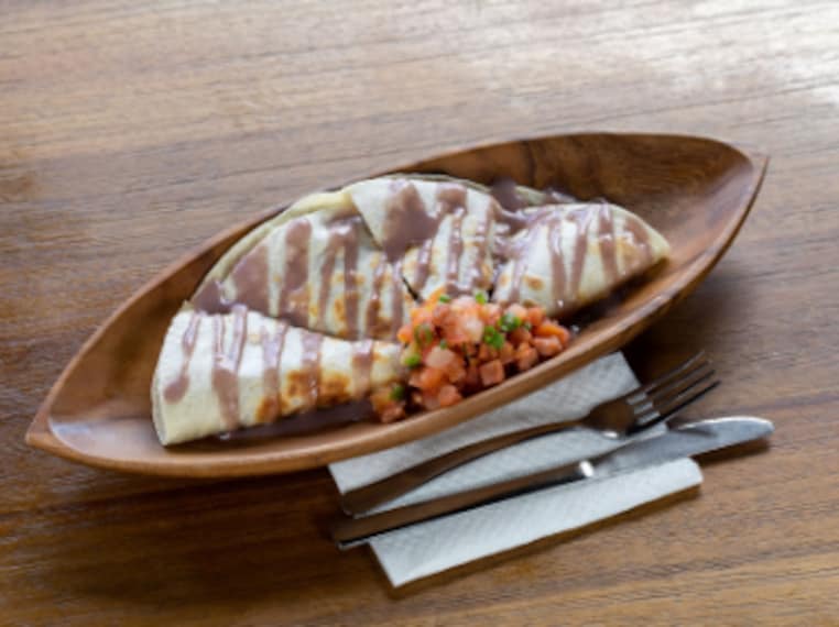 Honolulu_Hulas_Bar_Lei_Stand_5