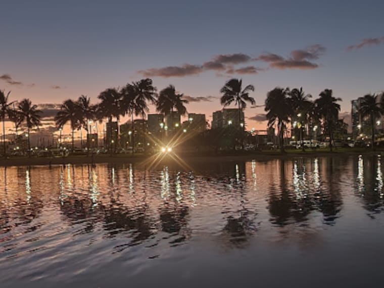 Honolulu_Kahanamoku_Beach_4