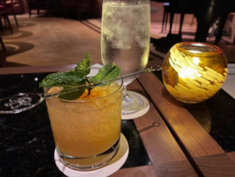 Honolulu_Lewers_Lounge_2